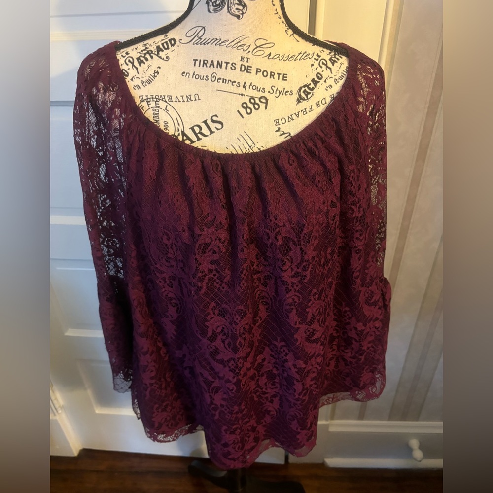 Lace sleeved blouse